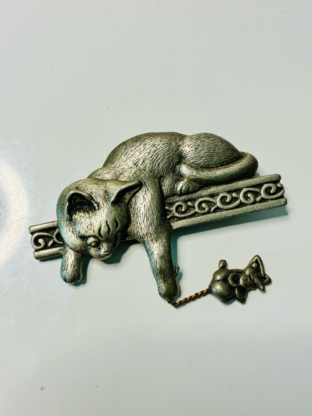 VTG Cat Brooch in Silver Tone with Dangling Mouse Charm Business Casual - Picture 3 of 12